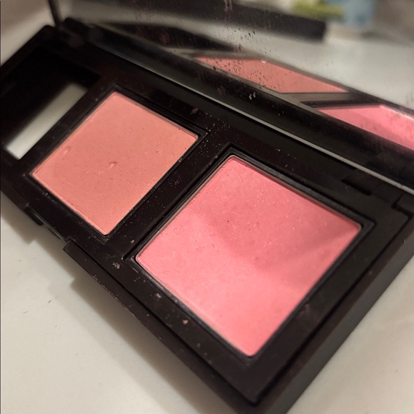 Laura Mercier Blush Duo in Charger/Palette ~ Rose Petal & Heather Pink - Picture 5 of 7